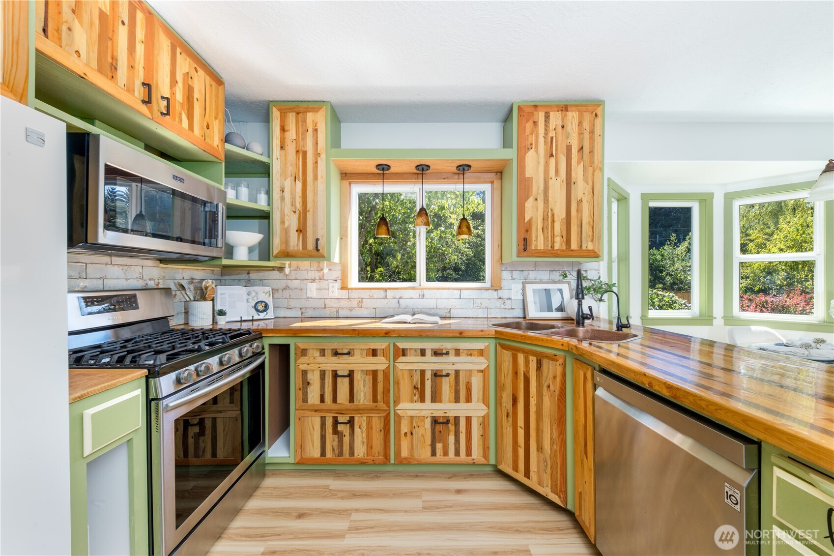 11010 Avondale Road Northeast Redmond, WA 98053 - Photo 9 of 34 Gallery Image 9