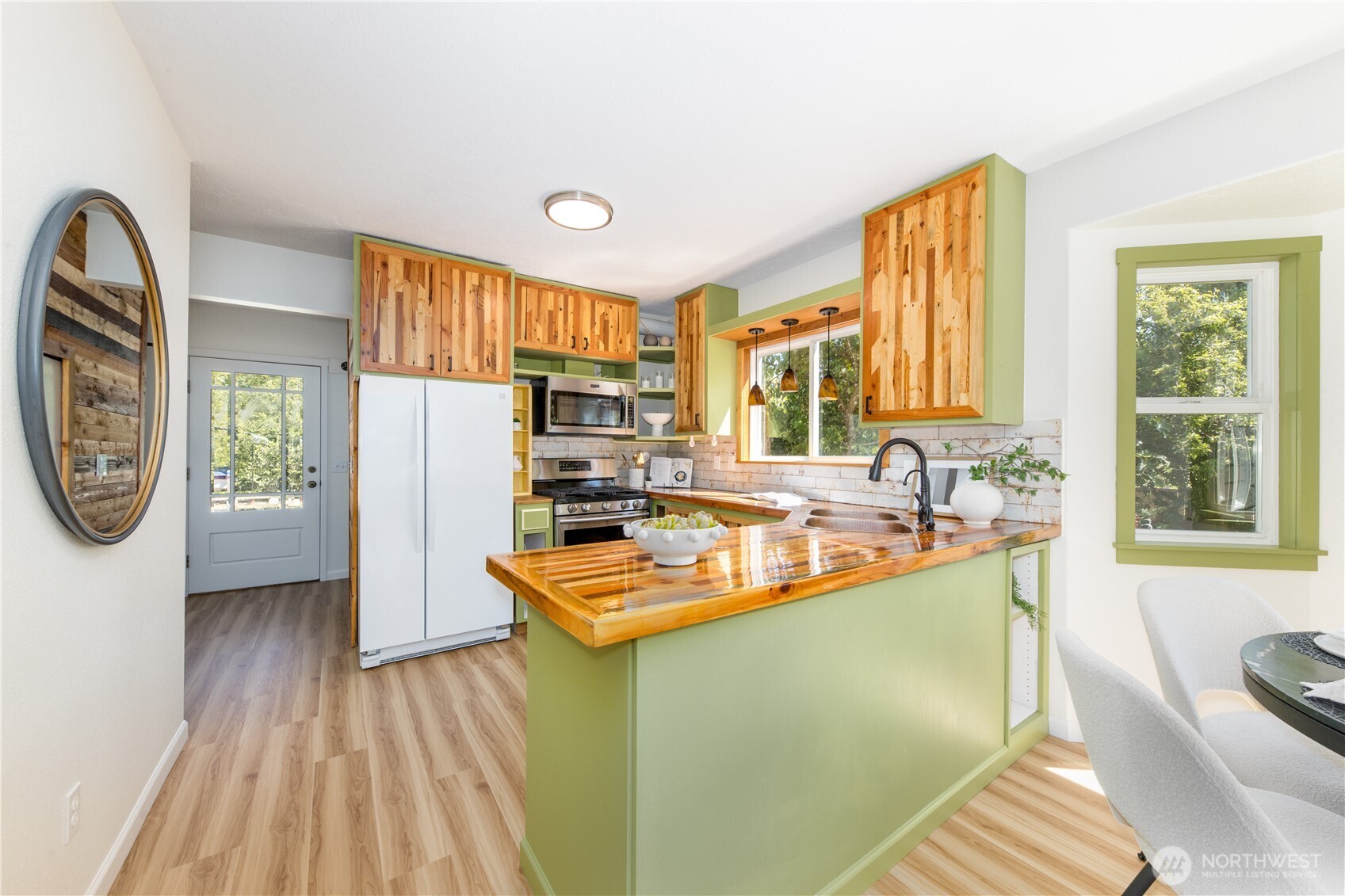 11010 Avondale Road Northeast Redmond, WA 98053 - Photo 10 of 34 Gallery Image 10