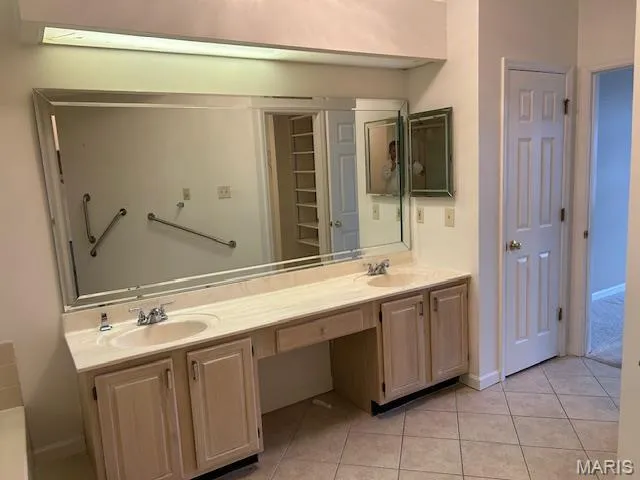 $299,900 | 567 Sarah Lane, Unit 301, Creve Coeur, MO 63141