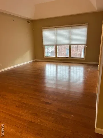 $299,900 | 567 Sarah Lane, Unit 301, Creve Coeur, MO 63141