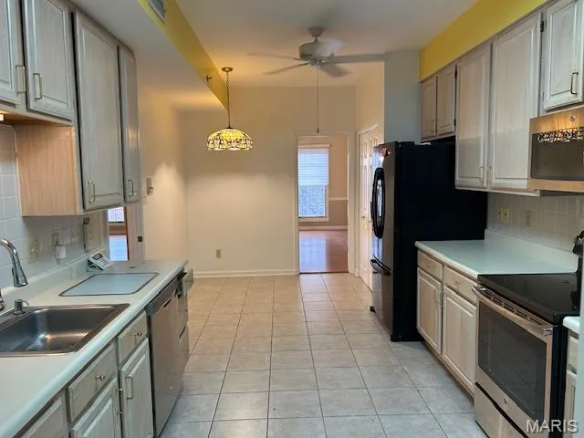 $299,900 | 567 Sarah Lane, Unit 301, Creve Coeur, MO 63141