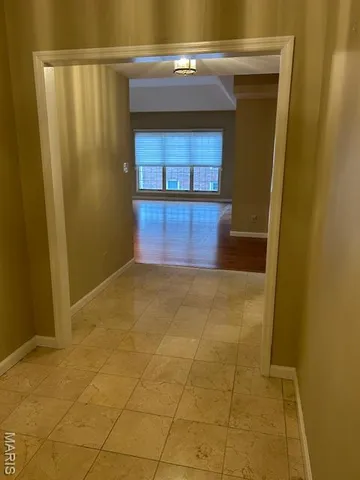 $299,900 | 567 Sarah Lane, Unit 301, Creve Coeur, MO 63141