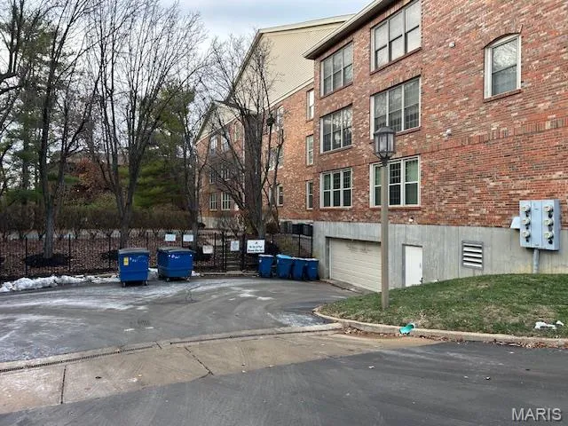 $299,900 | 567 Sarah Lane, Unit 301, Creve Coeur, MO 63141