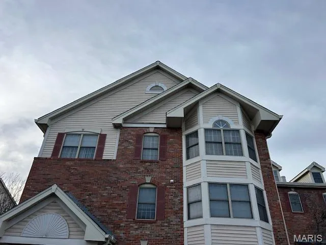 $299,900 | 567 Sarah Lane, Unit 301, Creve Coeur, MO 63141
