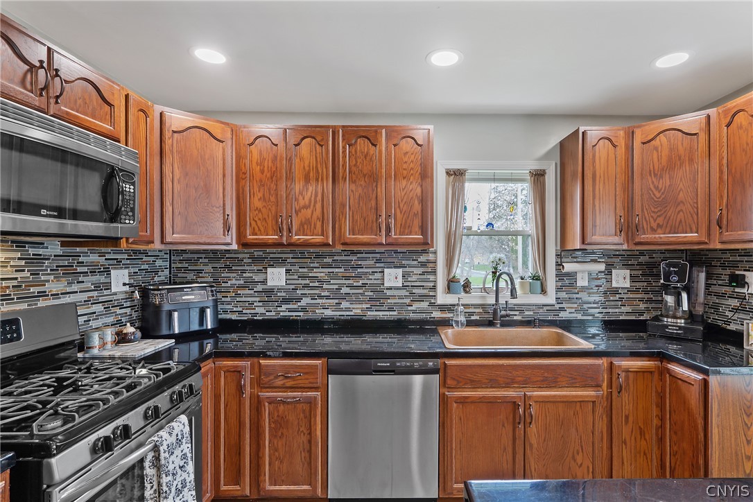 66 East Oneida Street Lysander, NY 13027 - Photo 11 of 41