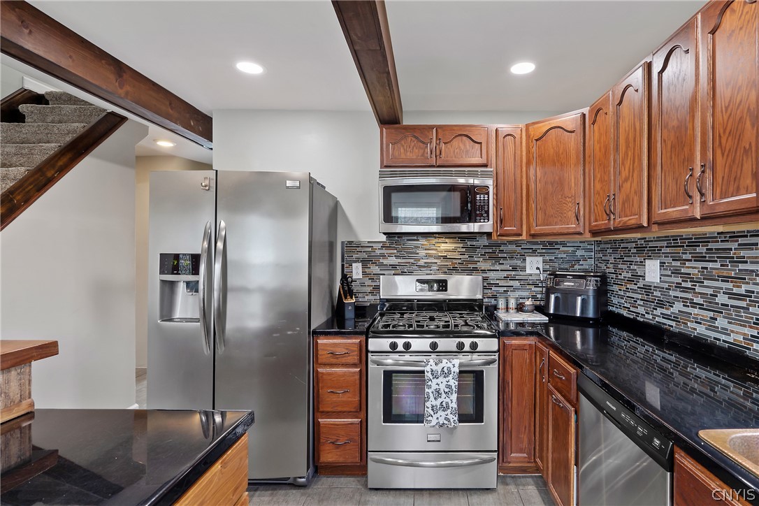 66 East Oneida Street Lysander, NY 13027 - Photo 12 of 41