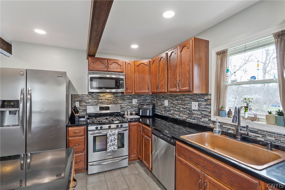 66 East Oneida Street Lysander, NY 13027 - Photo 9 of 41