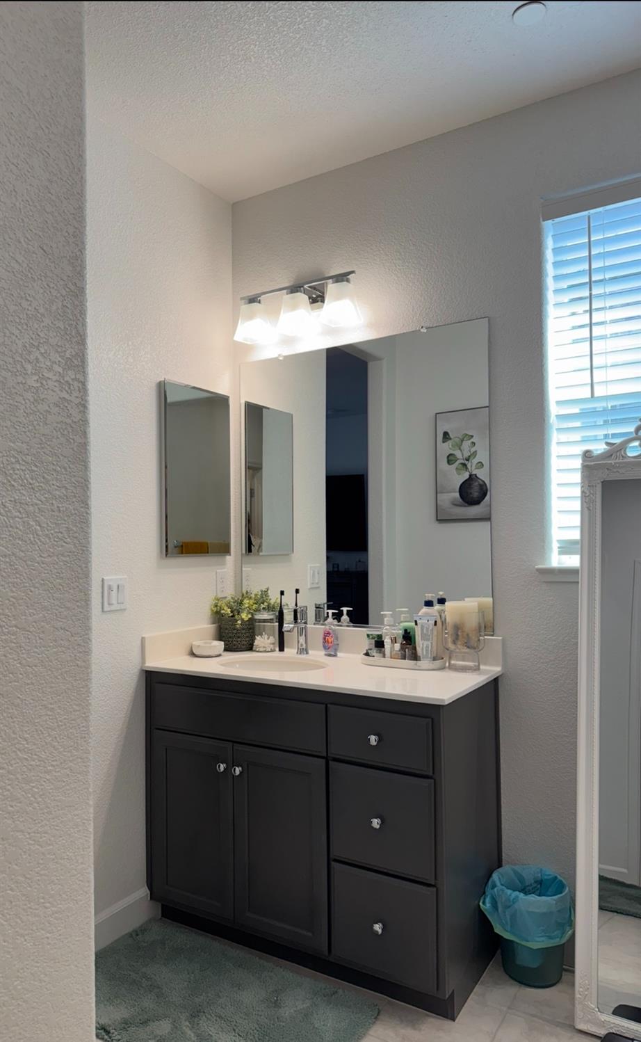 461 Walcott Street Manteca, CA 95336 - Photo 15 of 18 a bathroom with a double vanity sink and mirror