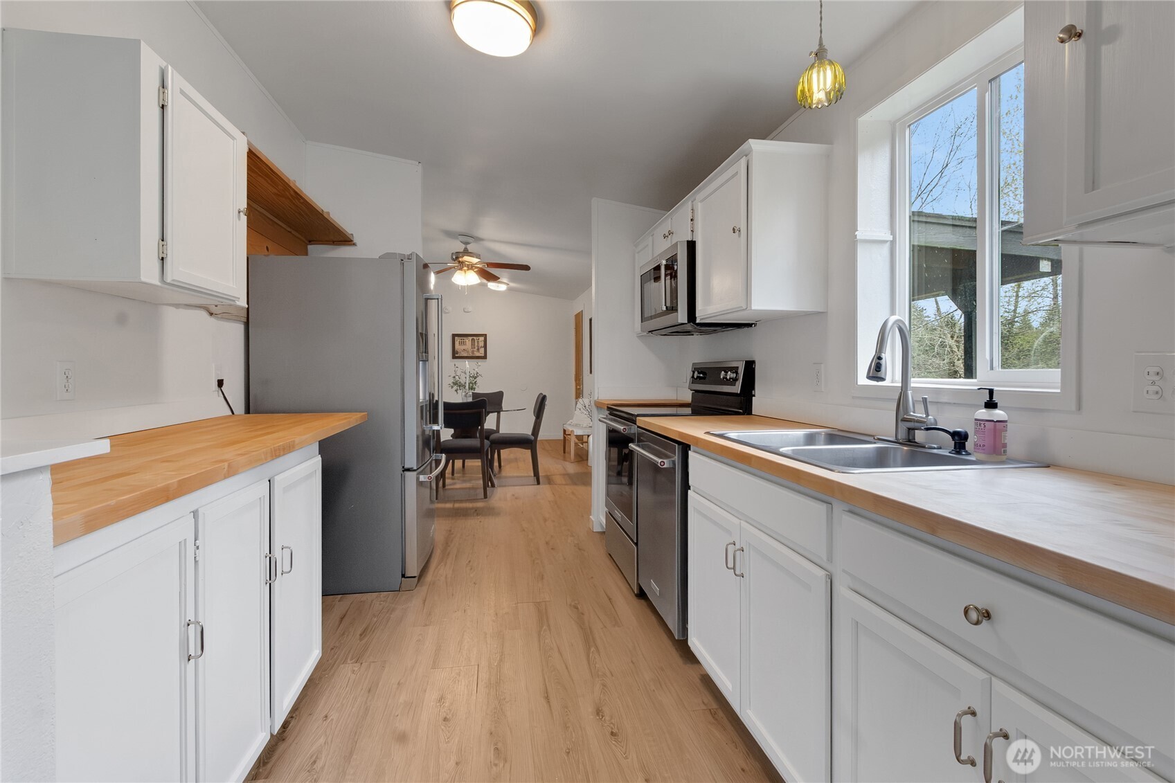 5528 Southwest Paradise Lane Port Orchard, WA 98367 - Photo 12 of 34