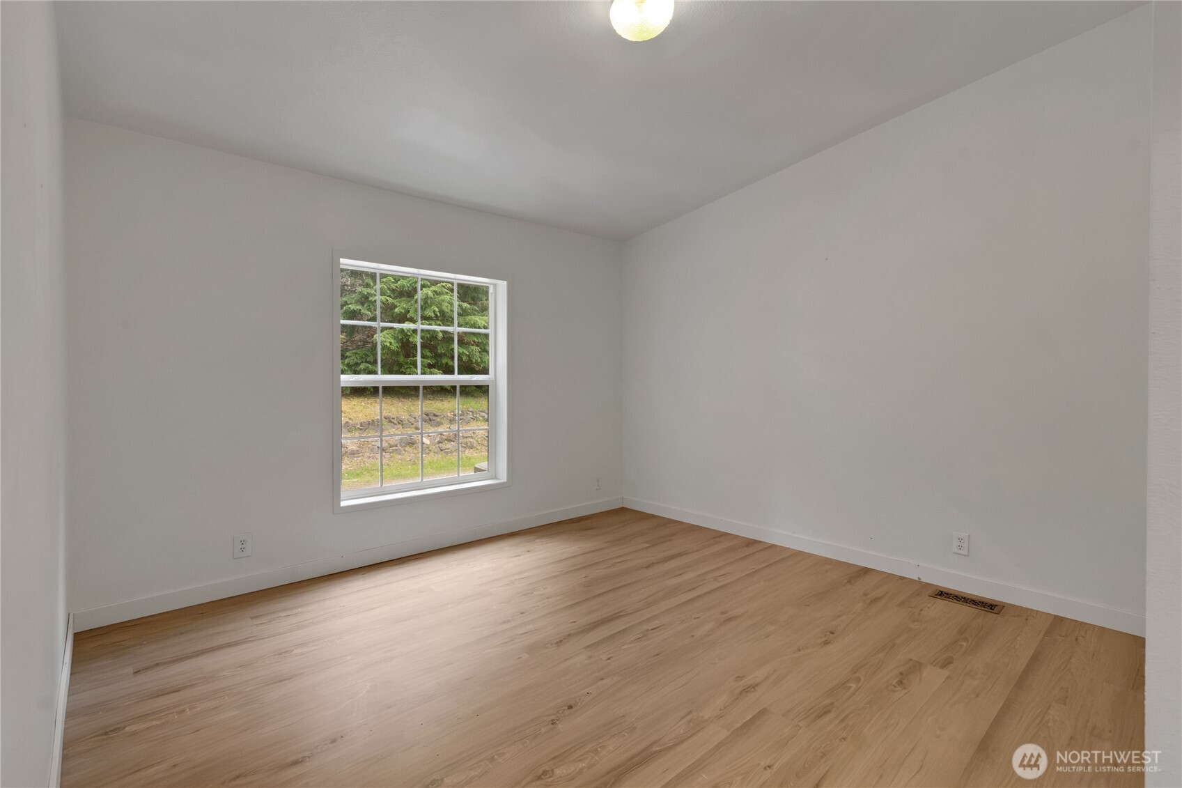 5528 Southwest Paradise Lane Port Orchard, WA 98367 - Photo 22 of 34
