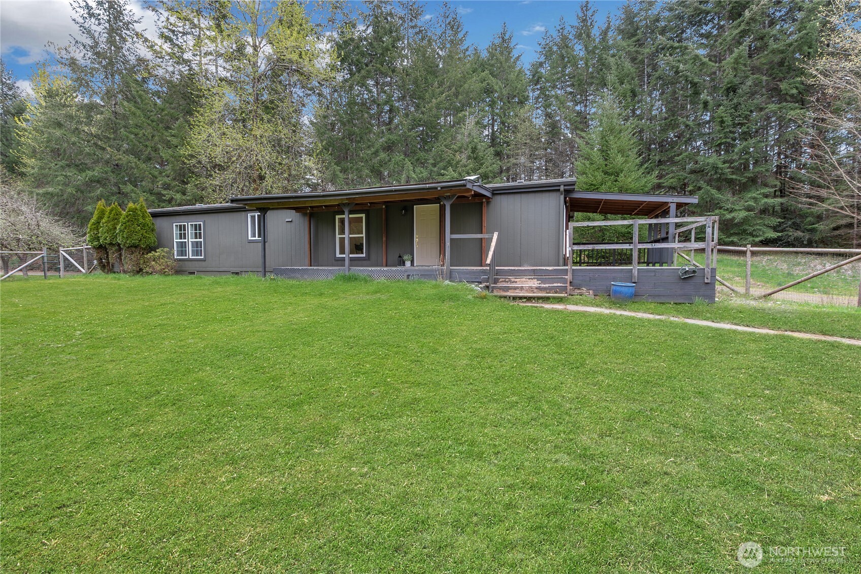 5528 Southwest Paradise Lane Port Orchard, WA 98367 - Photo 3 of 34