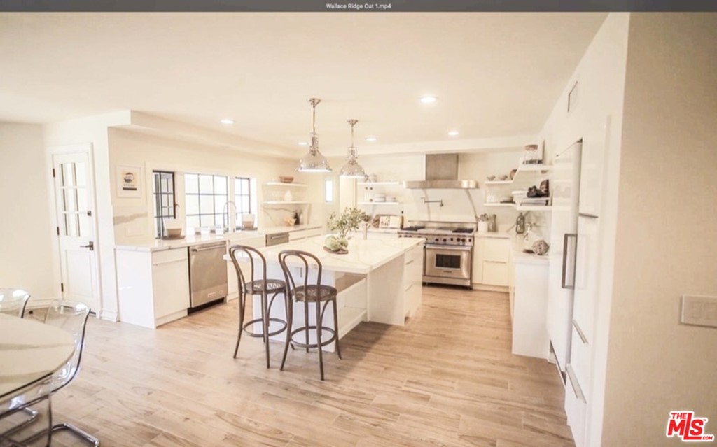 1075 Wallace Beverly Hills Beverly Hills, CA 90210 - Photo 12 of 35