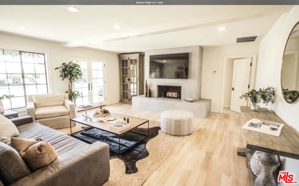 1075 Wallace Beverly Hills Beverly Hills, CA 90210 - Photo 16 of 35