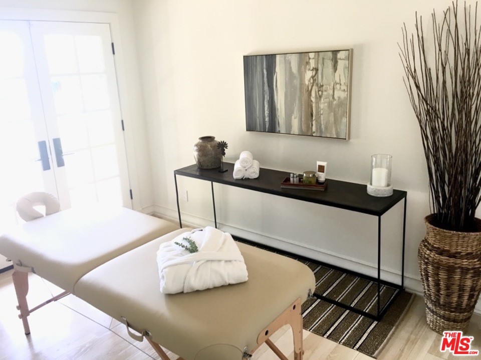 1075 Wallace Beverly Hills Beverly Hills, CA 90210 - Photo 30 of 35