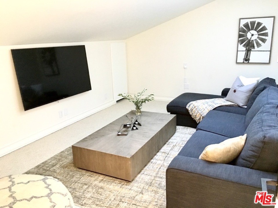 1075 Wallace Beverly Hills Beverly Hills, CA 90210 - Photo 31 of 35