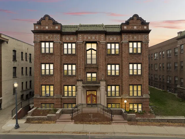 $73,900 | 1820 1st Avenue South, Unit 201, Minneapolis, MN 55403