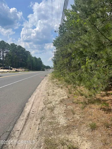 a view of a yard with an trees