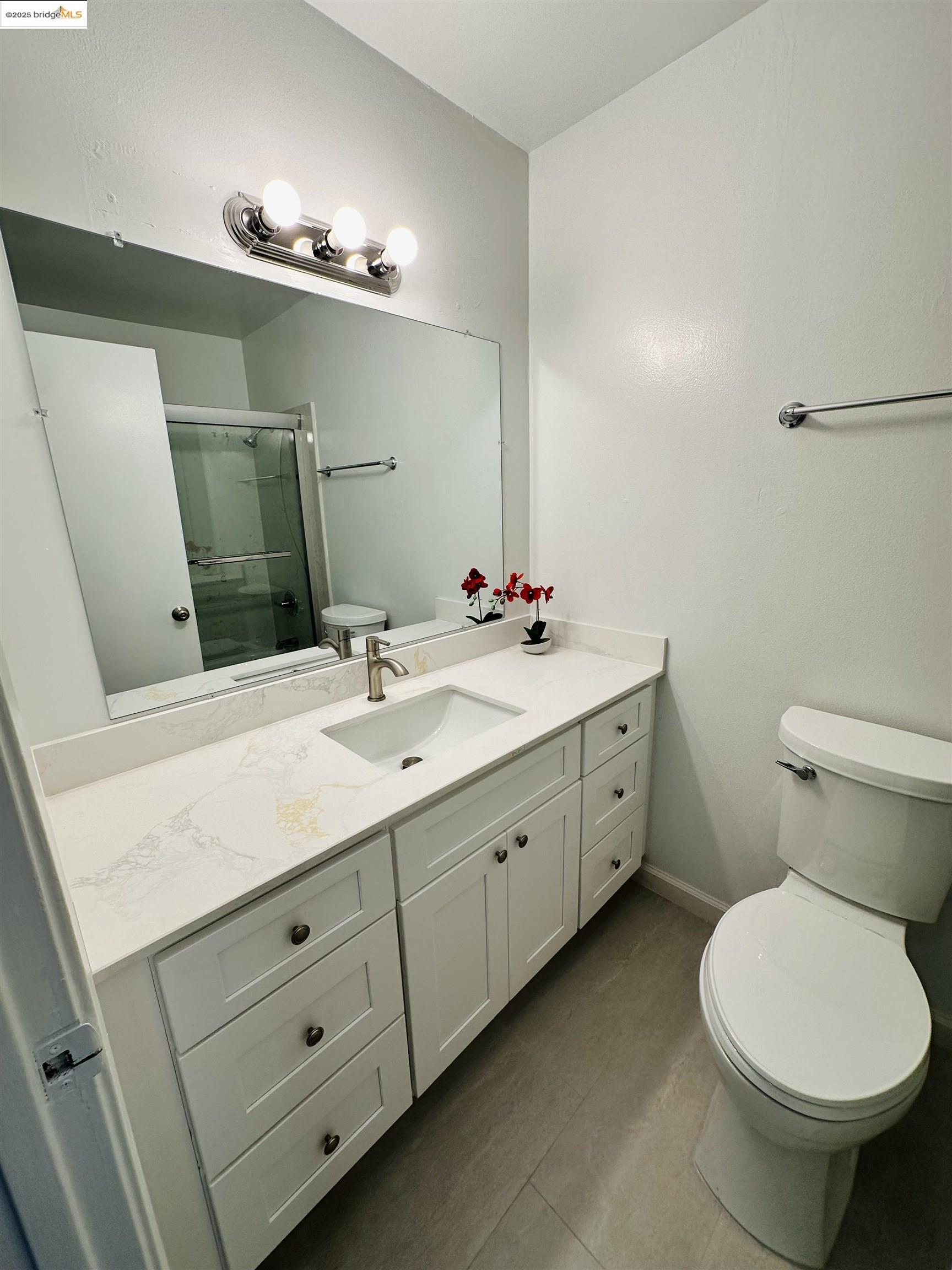 9005 Alcosta Boulevard, Unit 189 San Ramon, CA 94583 - Photo 13 of 20 a bathroom with a double vanity sink and a mirror