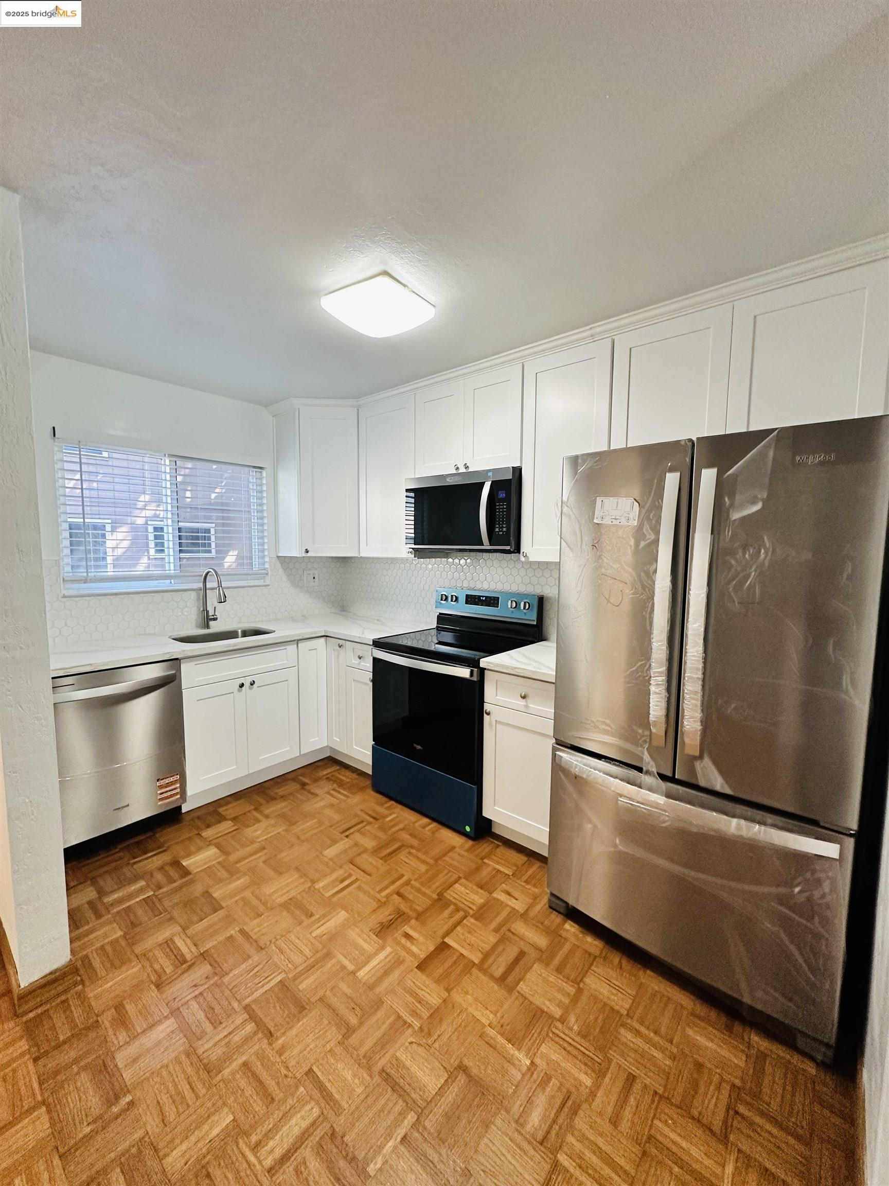 9005 Alcosta Boulevard, Unit 189 San Ramon, CA 94583 - Photo 2 of 20 a kitchen with granite countertop a refrigerator stove and sink