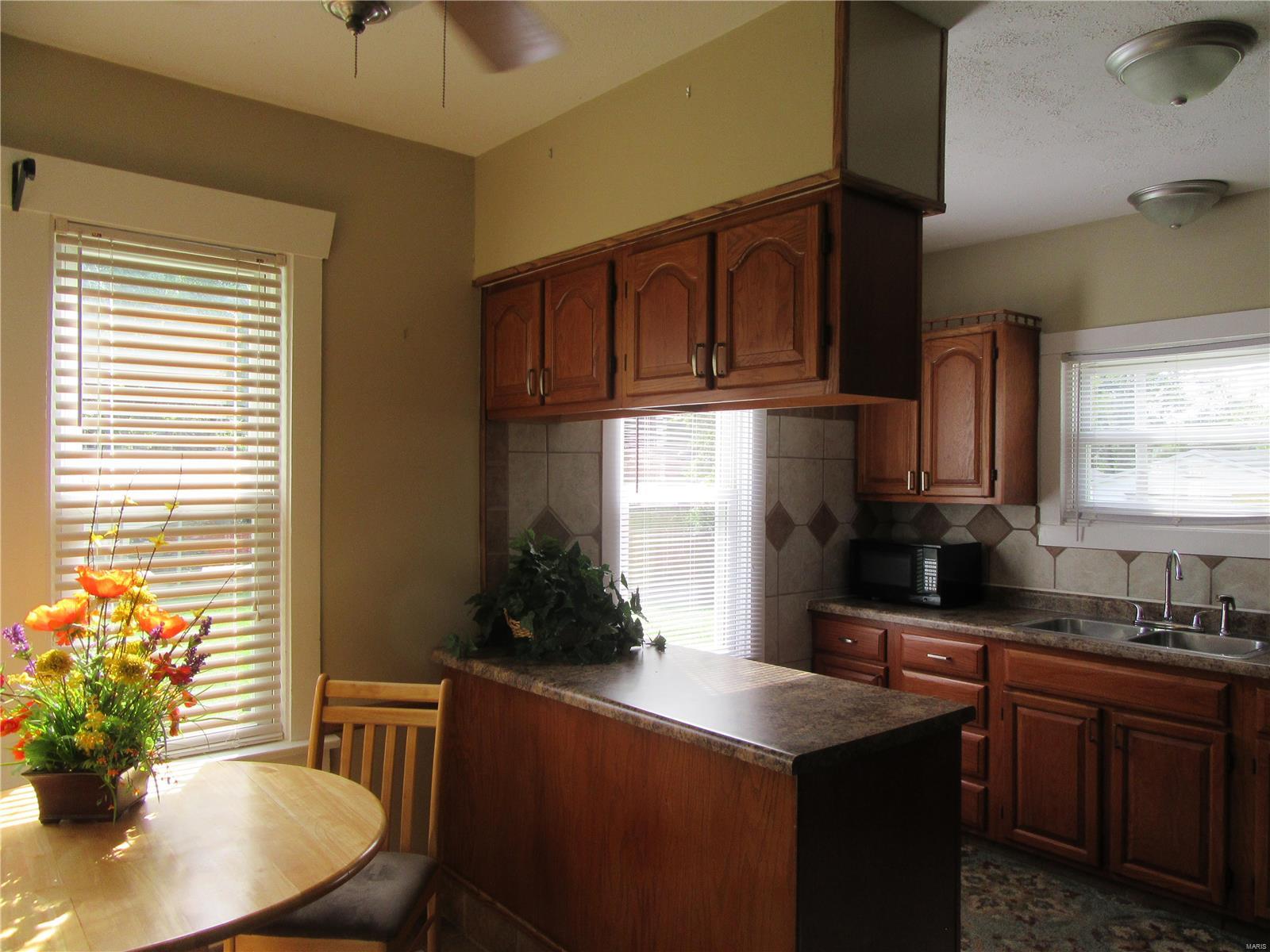 528 St Clair Road Fairview Heights, IL 62208 - Photo 5 of 26