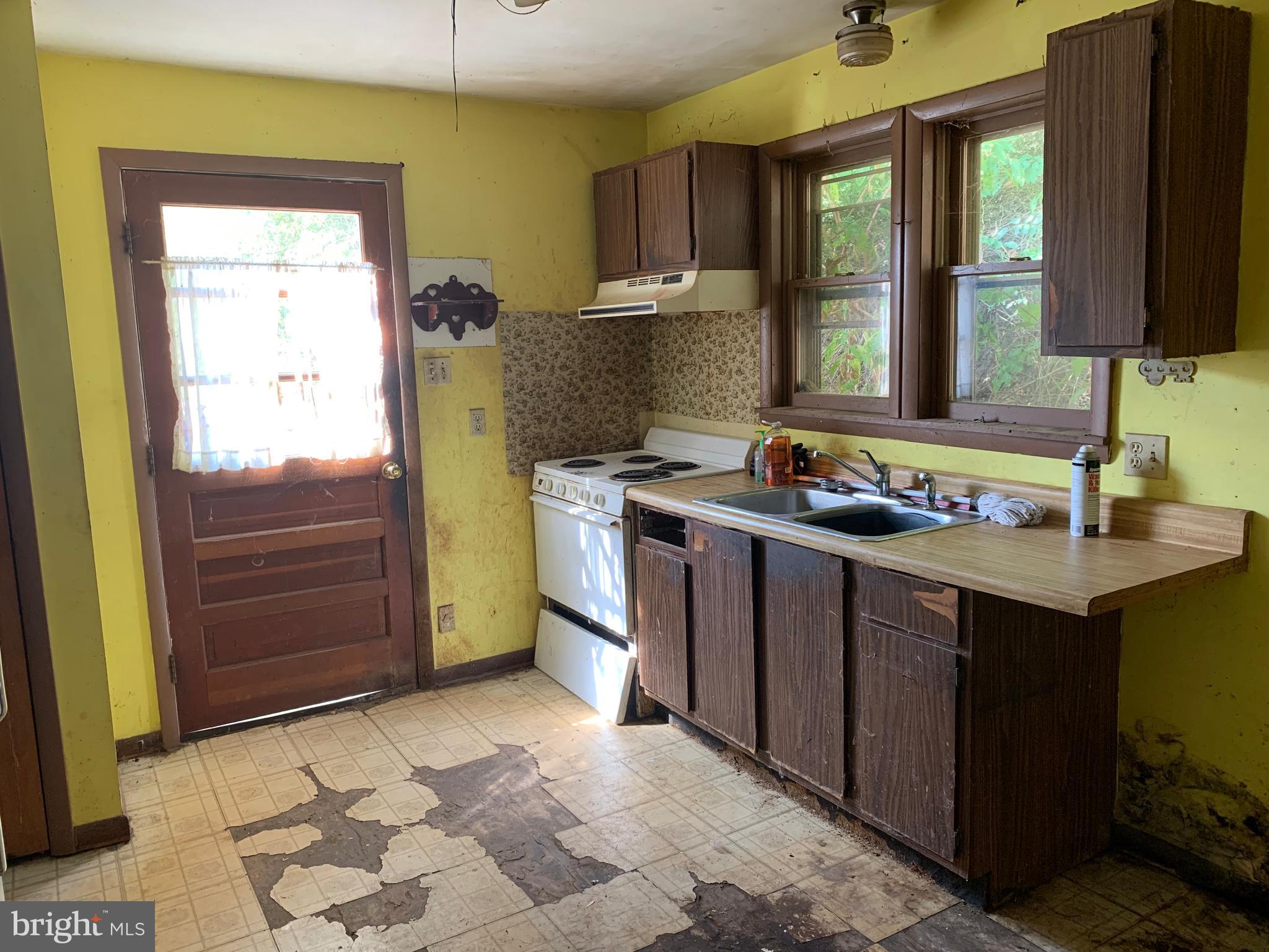 6824 Mountain Church Road Middletown, MD 21769 - Photo 9 of 15 Kitcchen