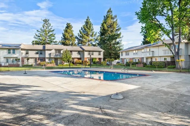 $599,000 | 1819 Wildbrook Court, Unit D, Concord, CA 94521