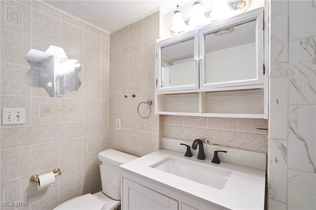 1001 Dayton Street Akron, OH 44310 - Photo 17 of 27 New medicine cabinet, lighting, sink, and faucet