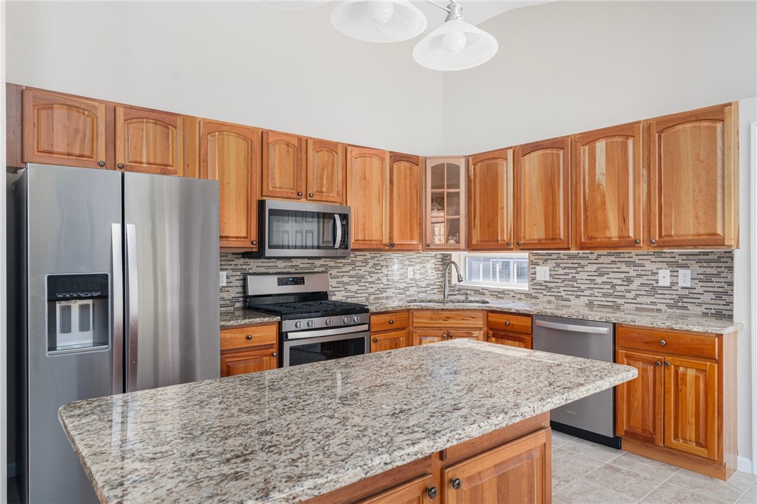 31 Cambridge Circle Smithfield, RI 02917 - Photo 10 of 43