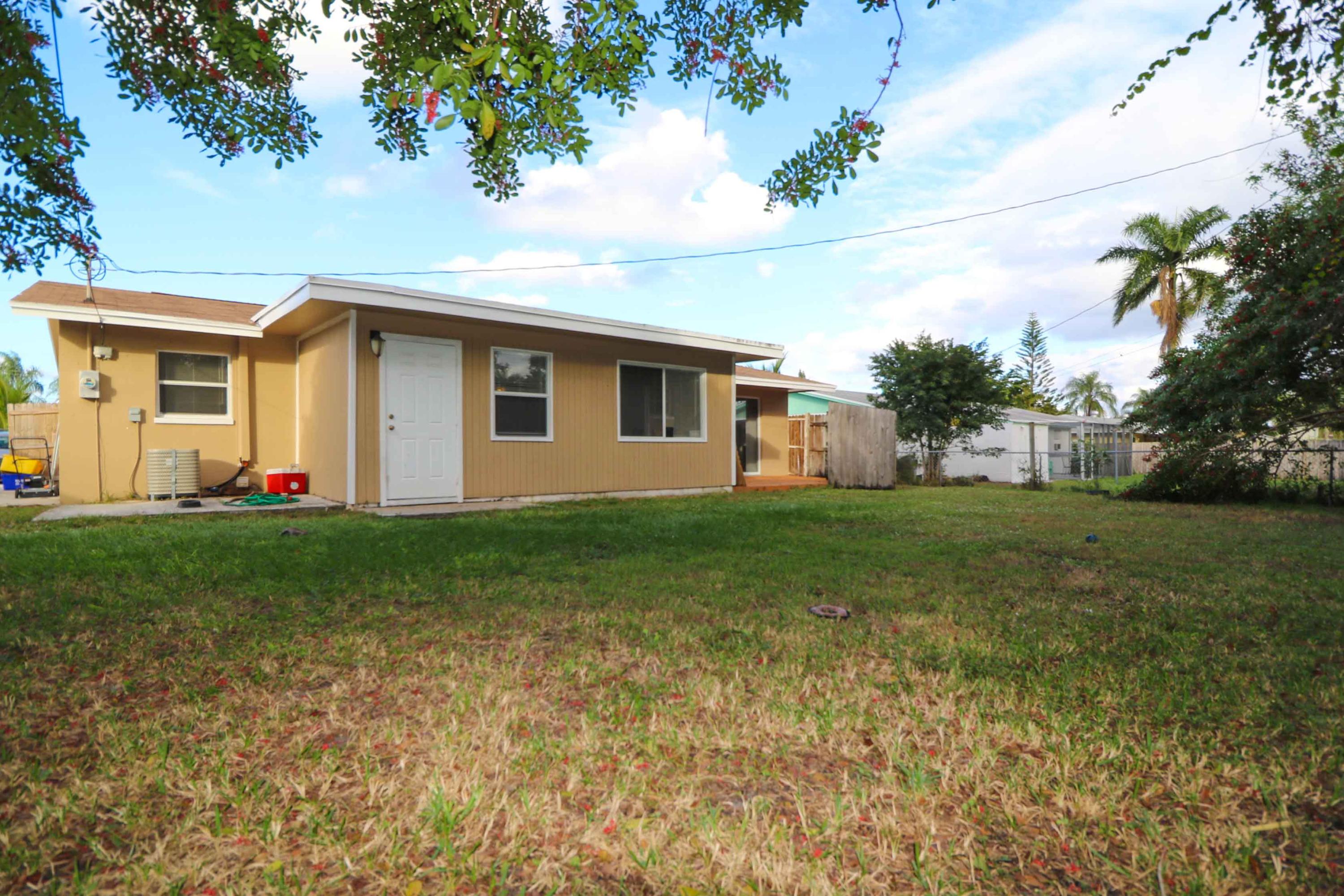 3302 Bermuda Road Palm Beach Gardens, FL 33410 - Photo 11 of 12 a front view of house with yard and green space