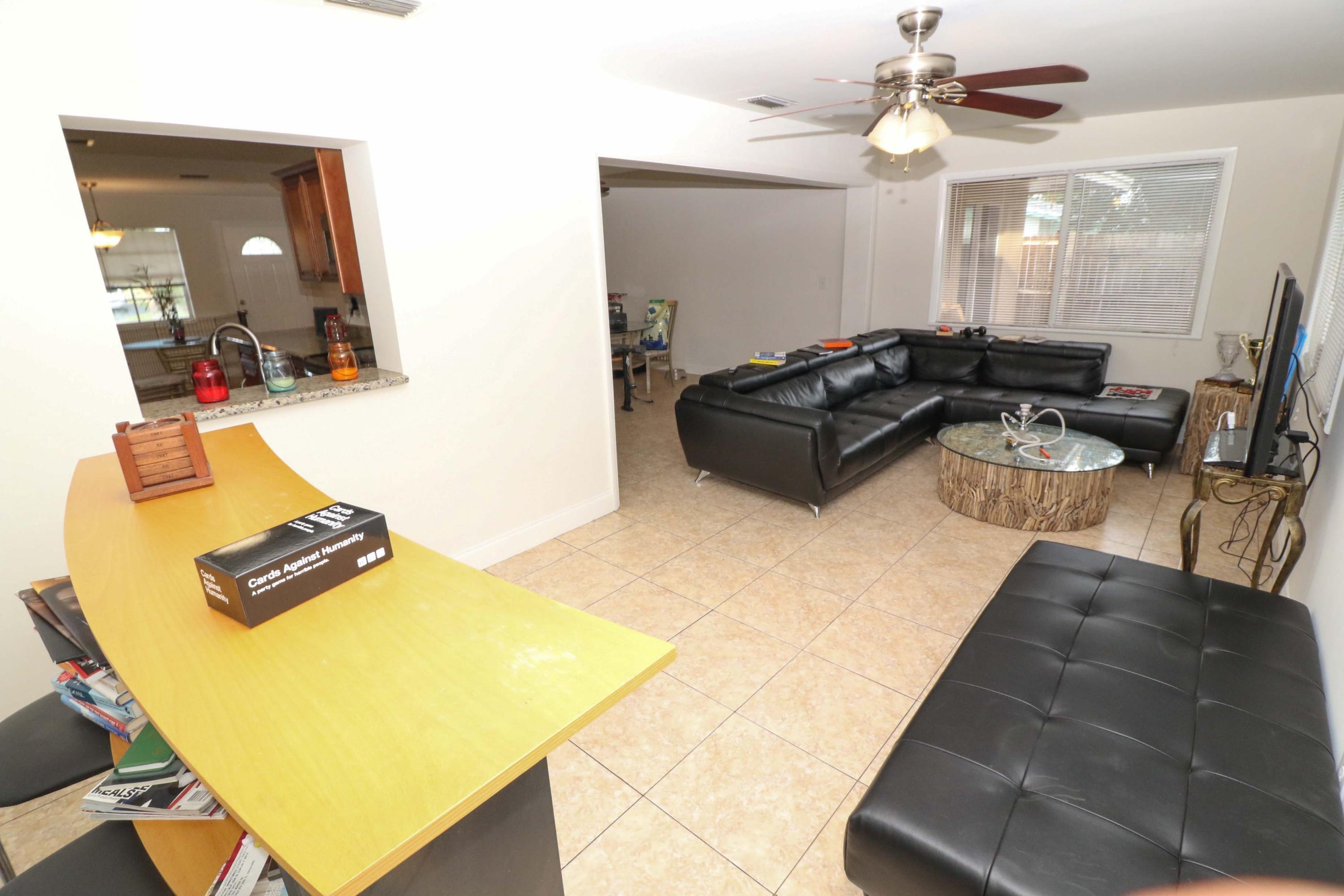 3302 Bermuda Road Palm Beach Gardens, FL 33410 - Photo 4 of 12 a living room with furniture