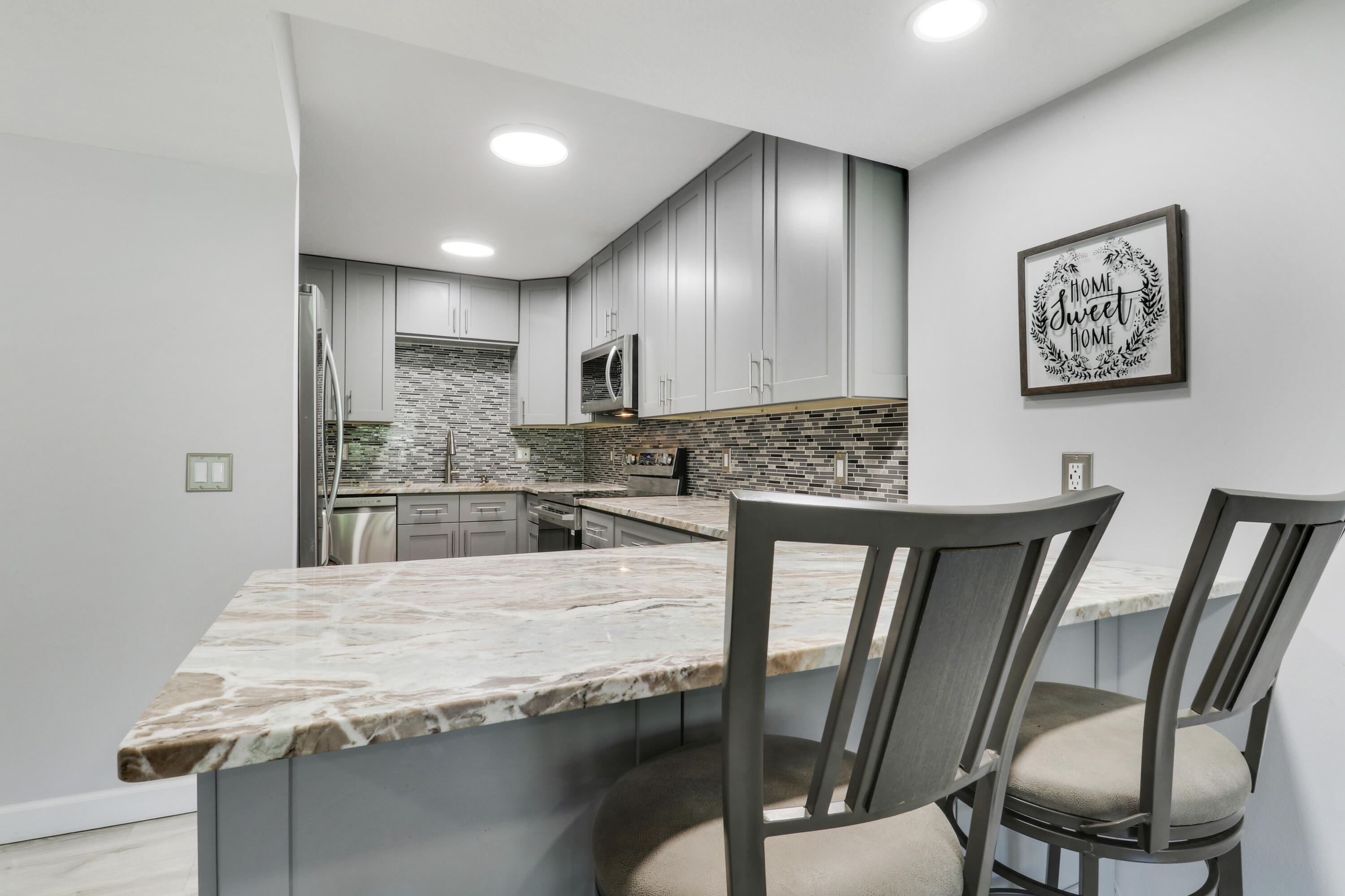 384 Golfview Road, Unit D North Palm Beach, FL 33408 - Photo 18 of 52 Bar