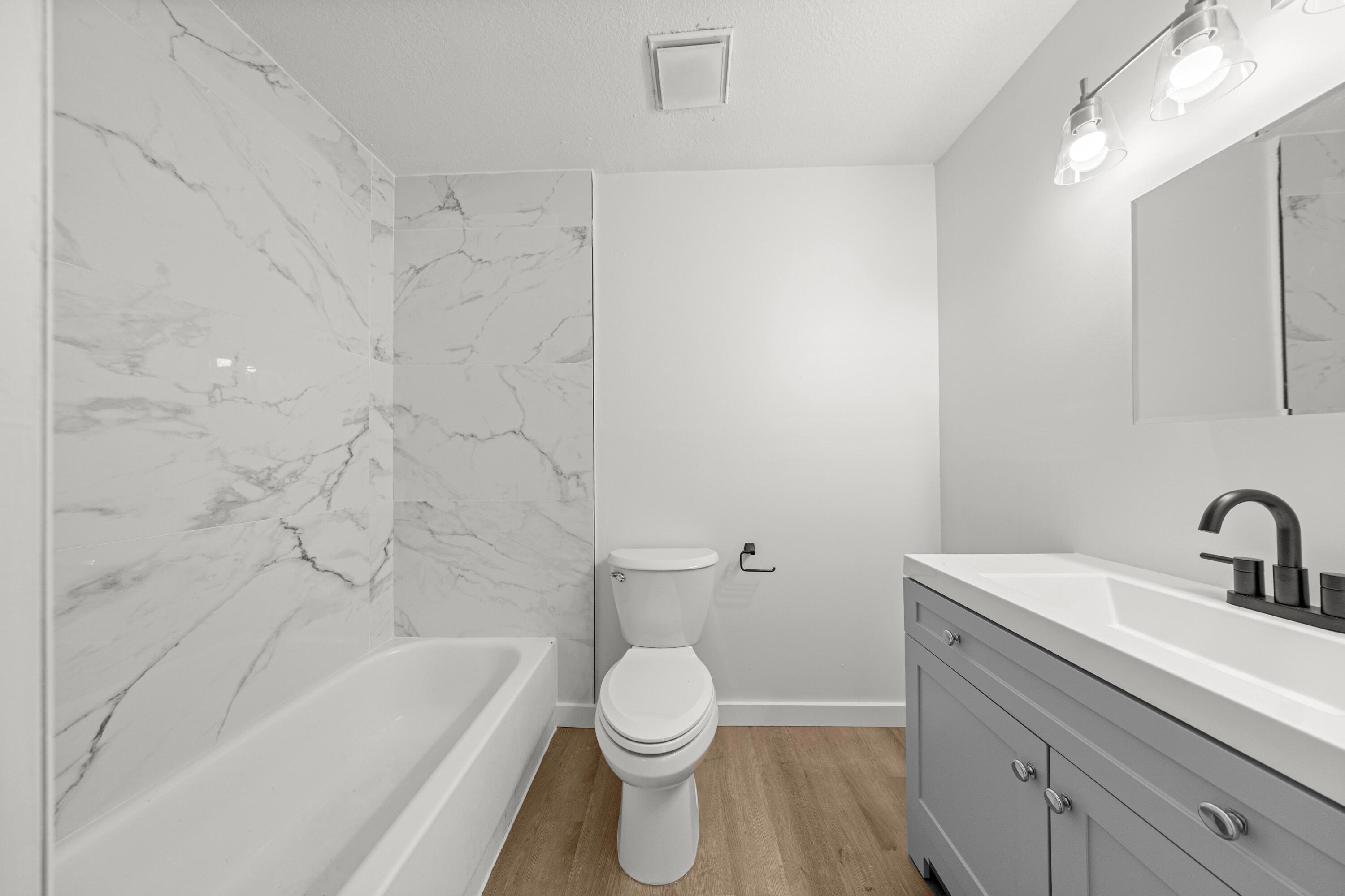 2931 Southeast 52nd Avenue Ocala, FL 34480 - Photo 25 of 52 a bathroom with a sink a toilet and a bathtub