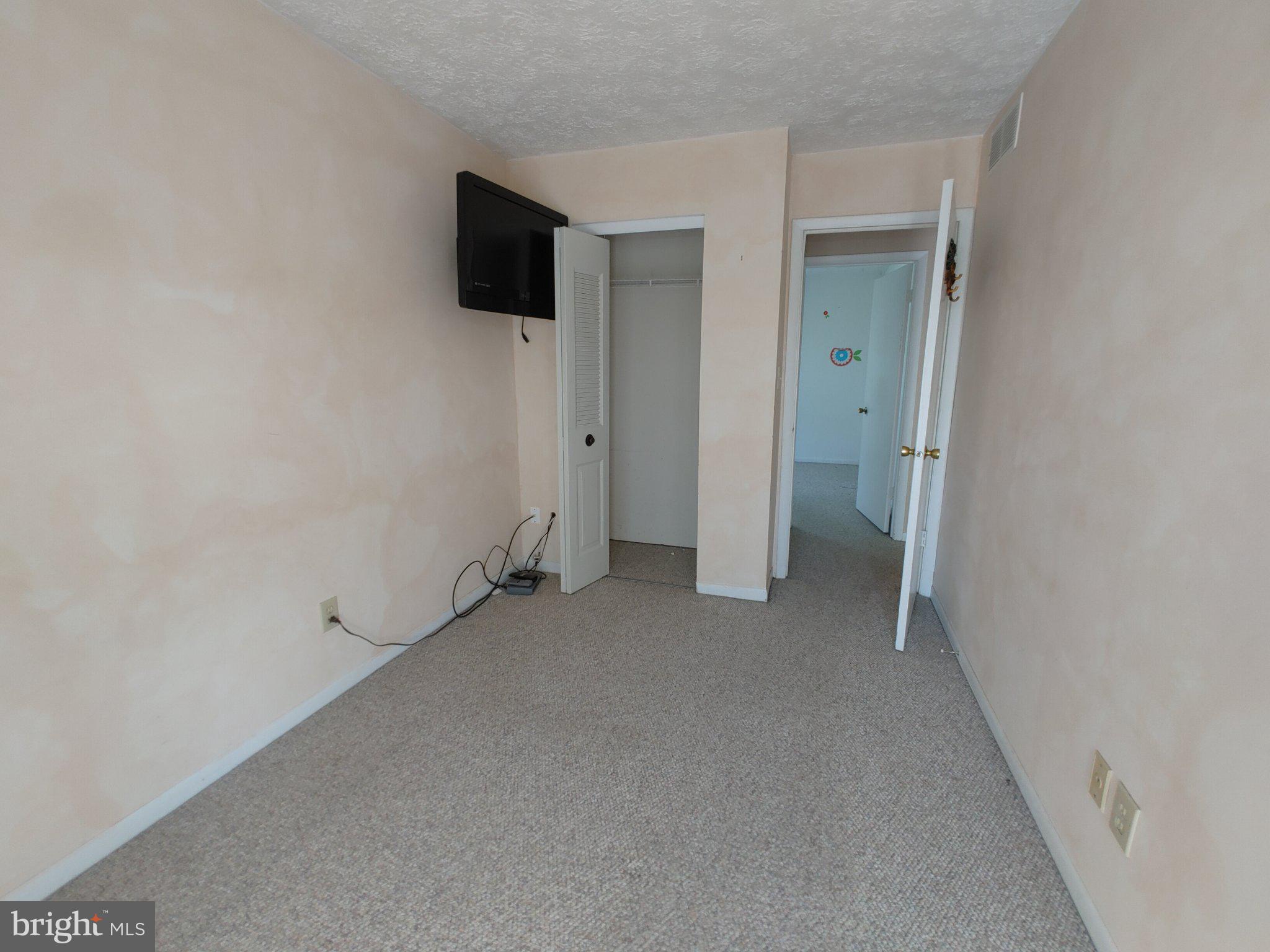 204 Granada Road Pasadena, MD 21122 - Photo 14 of 24 Spacious room with neutral tones.