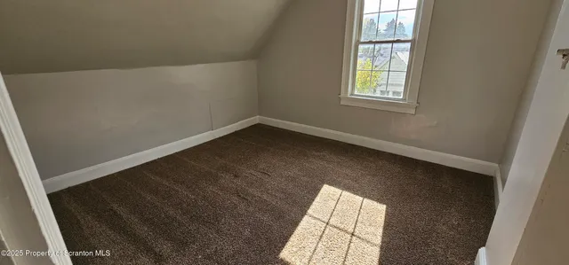 $1,250 | 123 Oak Street, Unit 2, Scranton, PA 18508