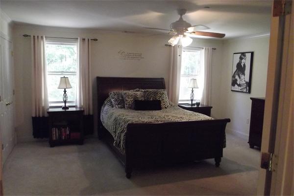218 Rangeway Road, Unit 283 Billerica, MA 01862 - Photo 14 of 30 a bedroom with a bed and a window