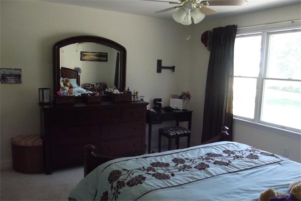 218 Rangeway Road, Unit 283 Billerica, MA 01862 - Photo 23 of 30 a bedroom with a bed and a dresser
