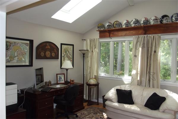 218 Rangeway Road, Unit 283 Billerica, MA 01862 - Photo 10 of 30 a living room with furniture and a window