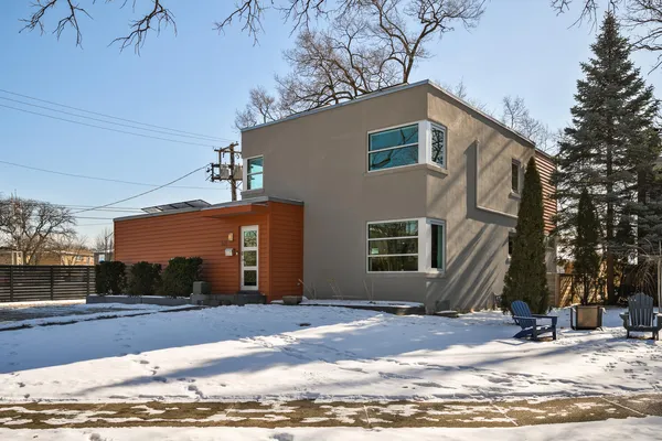 $705,000 | 525 Berkeley Road, Riverside, IL 60546