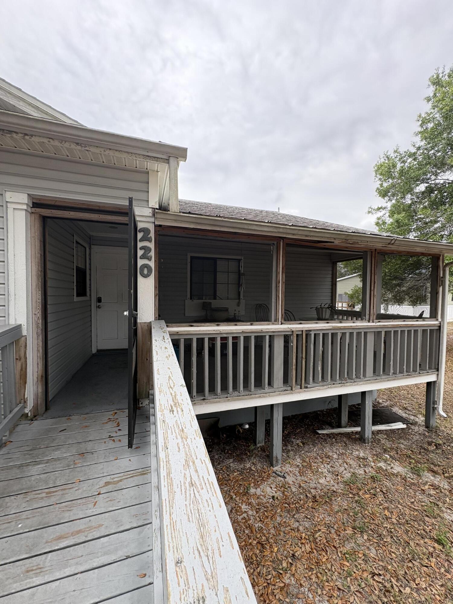 230 North Brida Street Clewiston, FL 33440 - Photo 2 of 21 IMG_7507