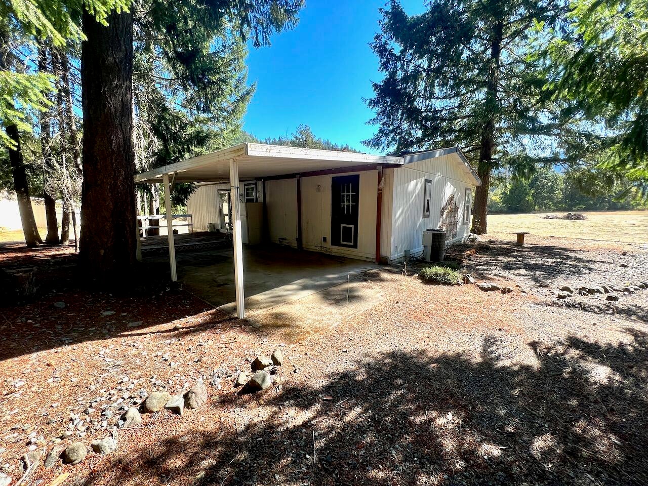 950 Thompson Creek Road Selma, OR 97538 - Photo 3 of 24 IMG_7428