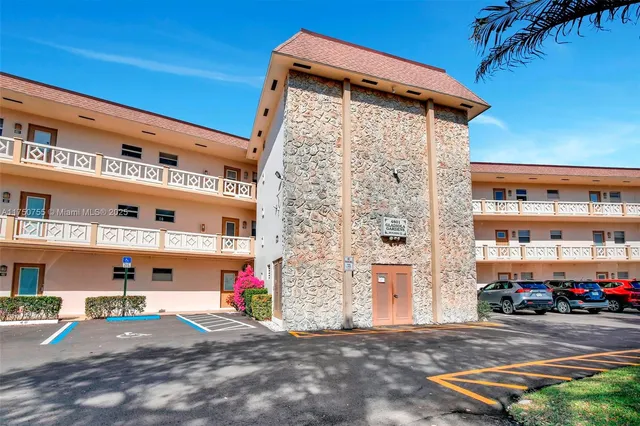 $139,000 | 4801 Northwest 34th Street, Unit 602, Lauderdale Lakes, FL 33319