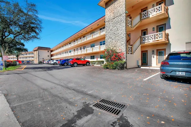 $139,000 | 4801 Northwest 34th Street, Unit 602, Lauderdale Lakes, FL 33319