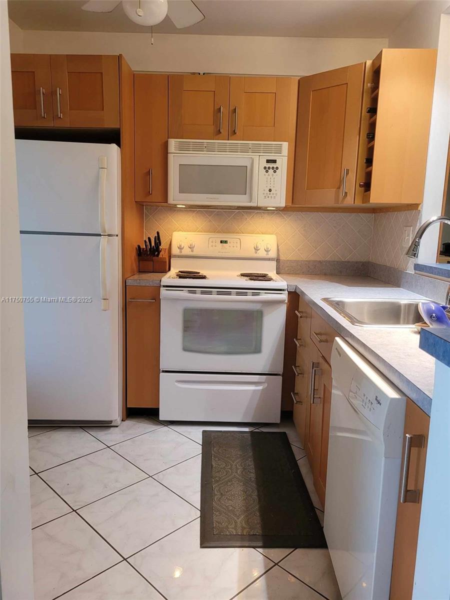 4801 Northwest 34th Street, Unit 602 Lauderdale Lakes, FL 33319 - Photo 3 of 15