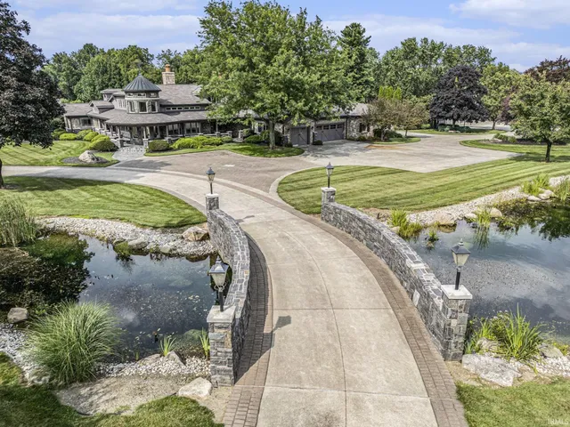 $1,970,000 | 622 Bristol Avenue, Middlebury, IN 46540