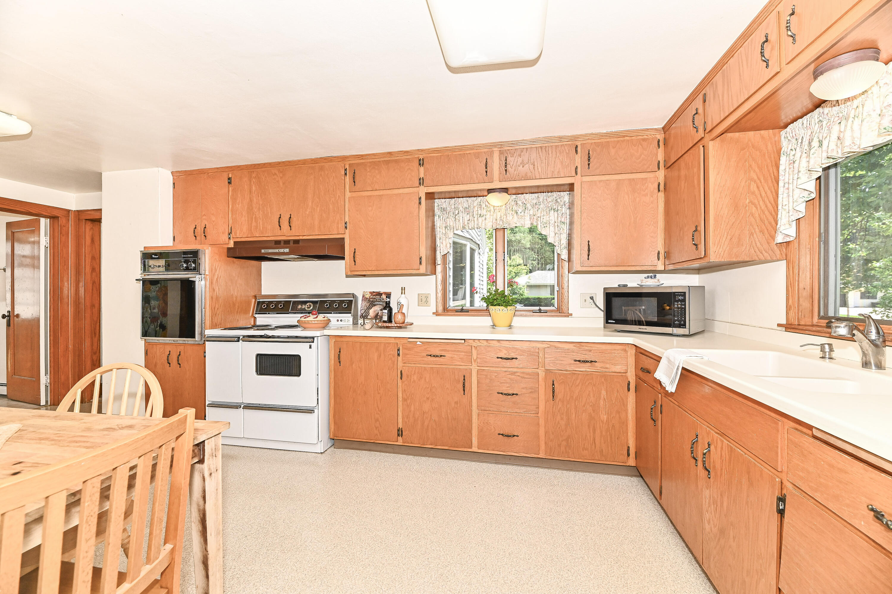 3445 South 96th Street Milwaukee, WI 53227 - Photo 18 of 52 Kitchen
