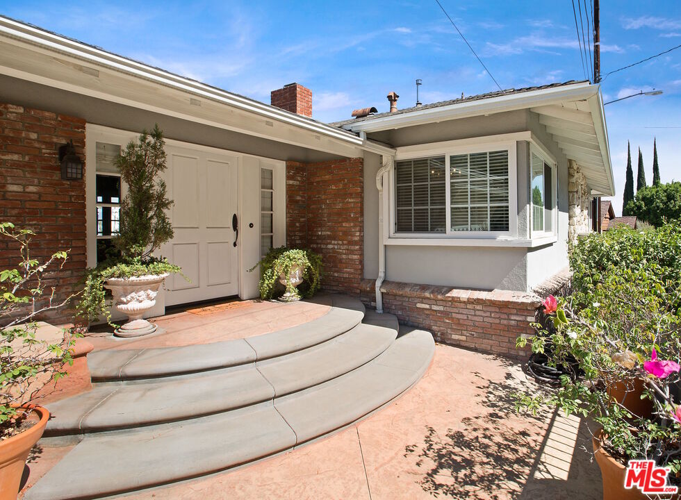 3333 Wrightwood Drive Studio City, CA 91604 - Photo 5 of 33 a view of house with yard