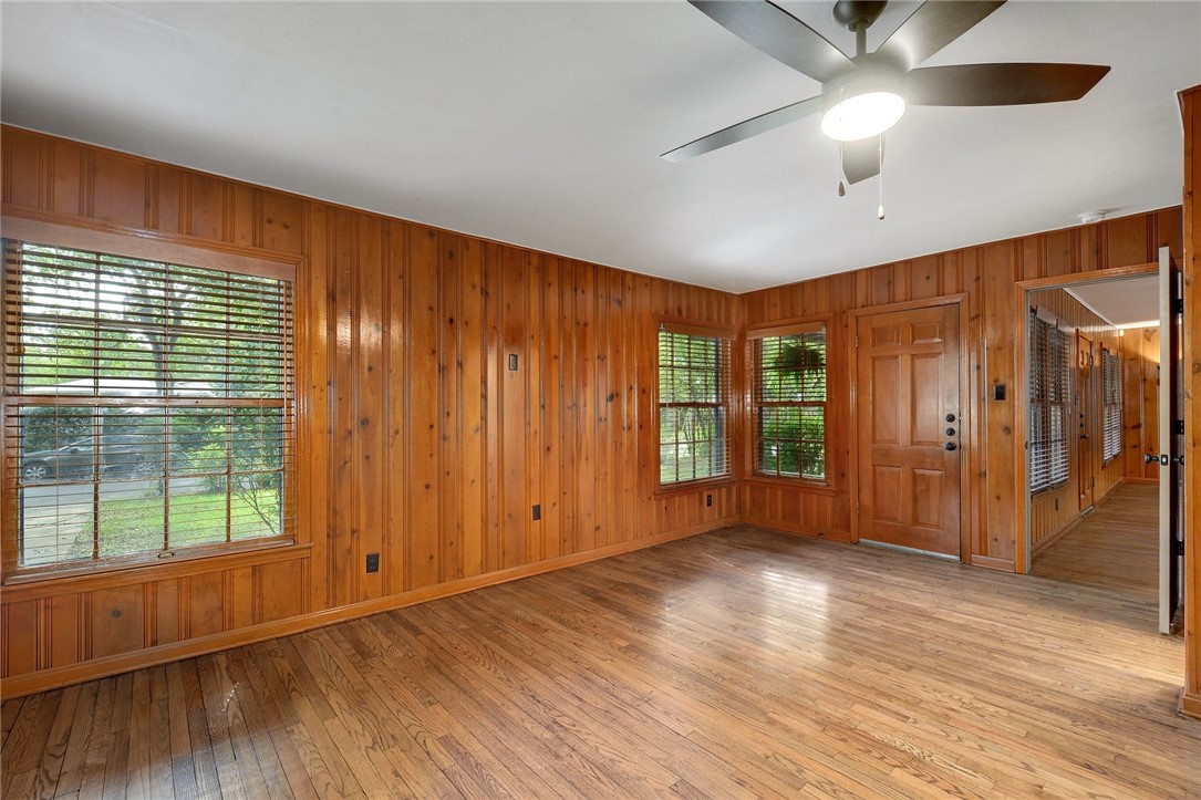 4504 Elwood Road Austin, TX 78722 - Photo 28 of 40