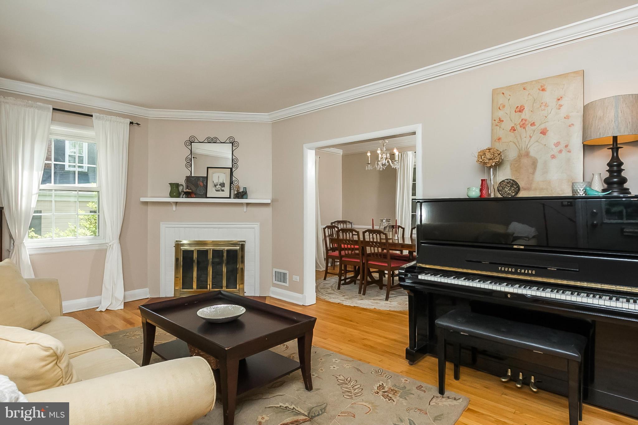 306 Weatherbee Road Towson, MD 21286 - Photo 3 of 28 Living Room