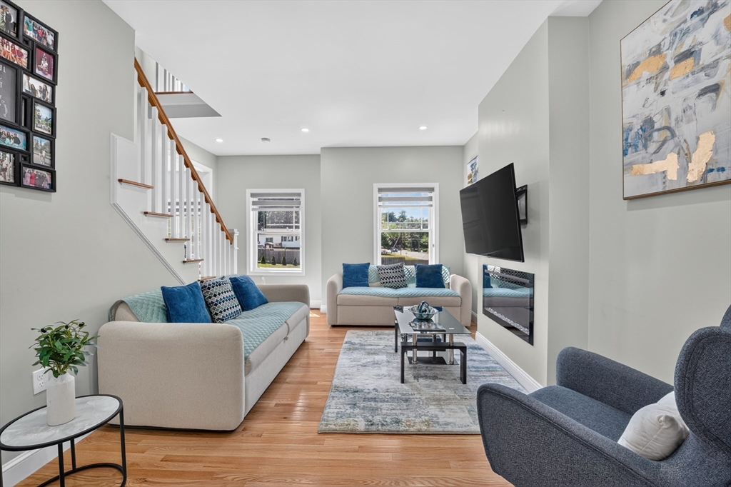 4 Jackson Road, Unit 4 North Chelmsford, MA 01863 - Photo 3 of 38