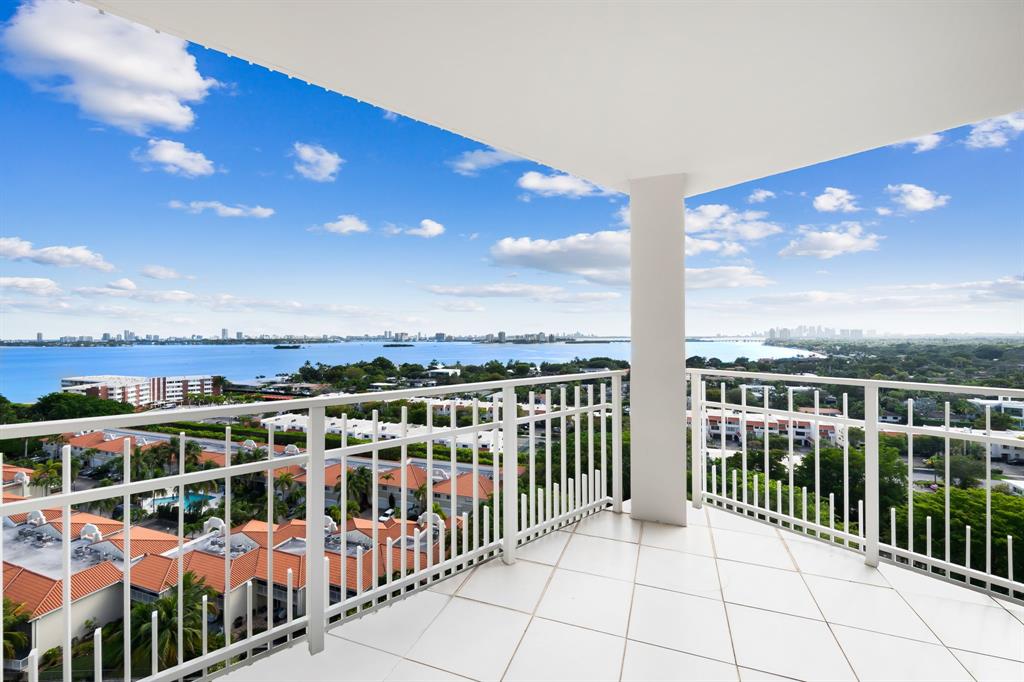 1000 Quayside Terrace, Unit 1606 Miami, FL 33138 - Photo 11 of 57
